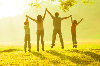 Метод Шичко в лечении зависимостей Семья на прогулке в парке